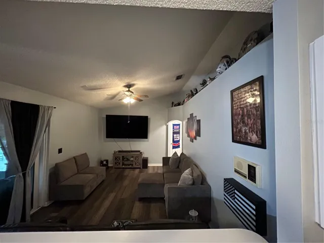 2nd living room.