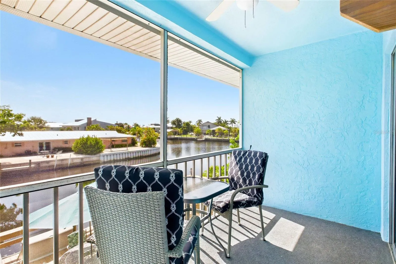 THE BEACH ROOM Each unit includes its own private bathroom, adding convenience and privacy for both short-term vacation guests and longer-term residents.