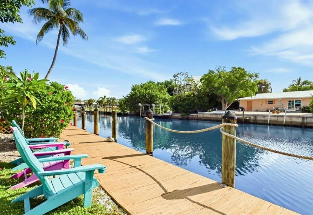 Golden Palms Resort delivers the boating, fishing, sunshine, and relaxed island atmosphere visitors come to Pine Island to experience.