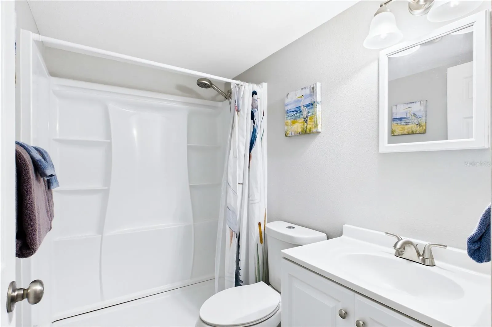 THE CRANE ROOM Each unit includes its own private bathroom, adding convenience and privacy for both short-term vacation guests and longer-term residents.
