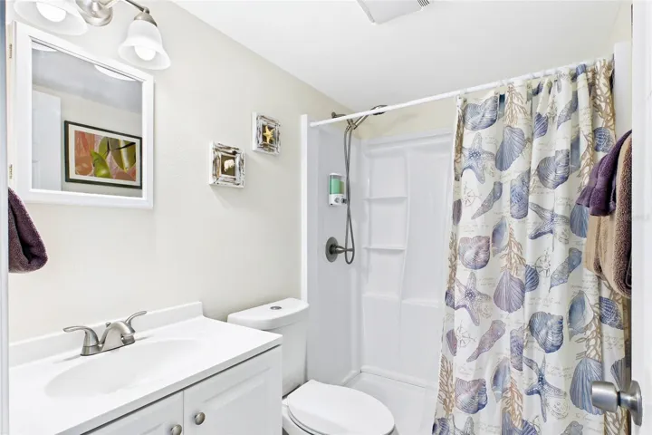 THE PALM ROOM Each unit includes its own private bathroom, adding convenience and privacy for both short-term vacation guests and longer-term residents.