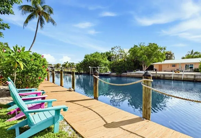 Golden Palms Resort delivers the boating, fishing, sunshine, and relaxed island atmosphere visitors come to Pine Island to experience.