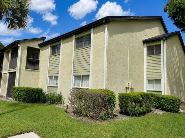 Unit Overlooking The Lake