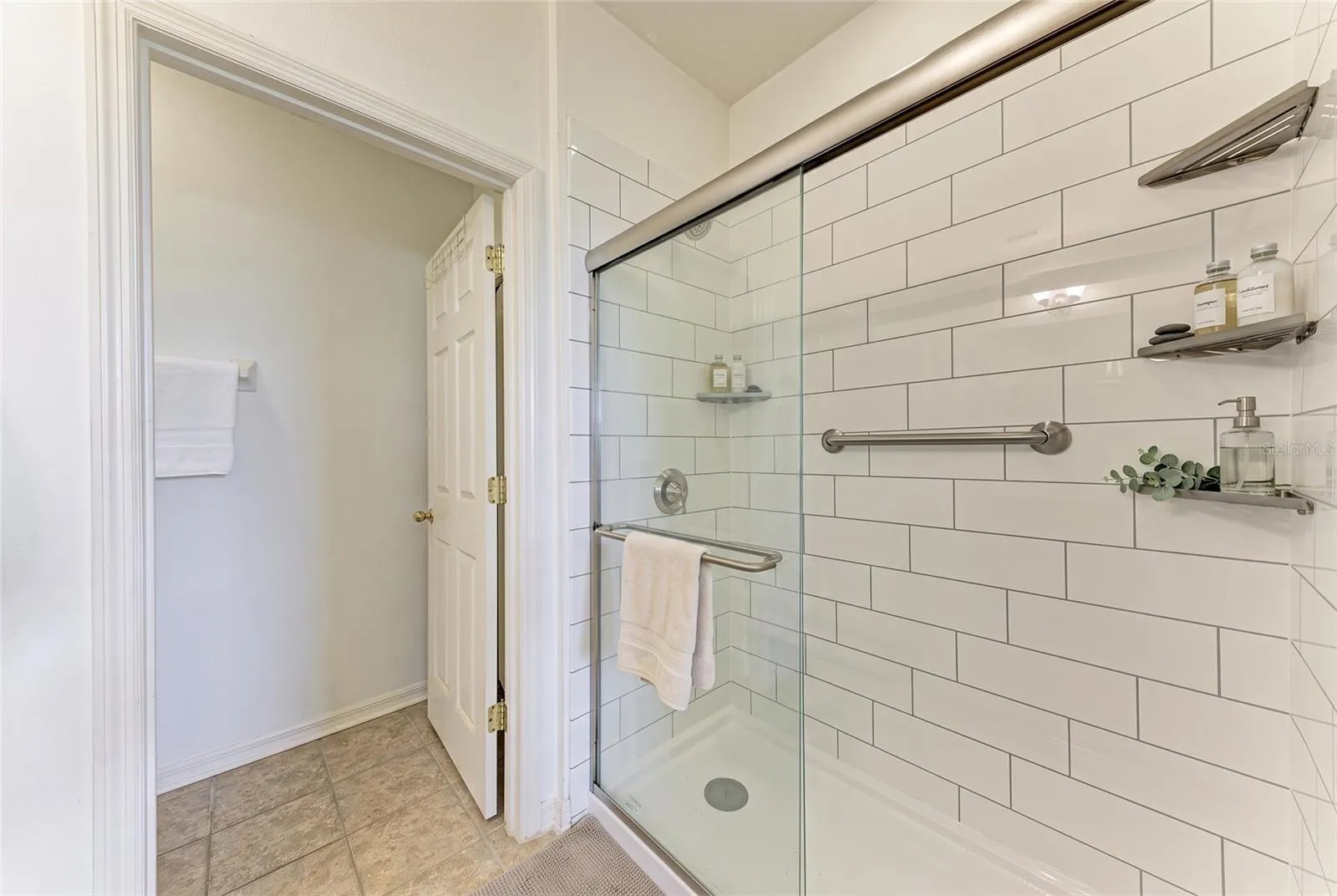 Walk-in Shower Primary Suite Bathroom