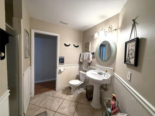 2nd bathroom