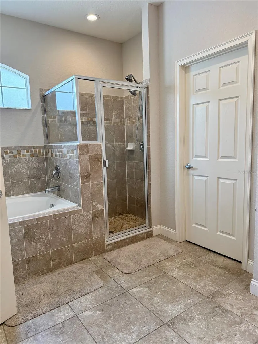 Primary bathroom tub/shower