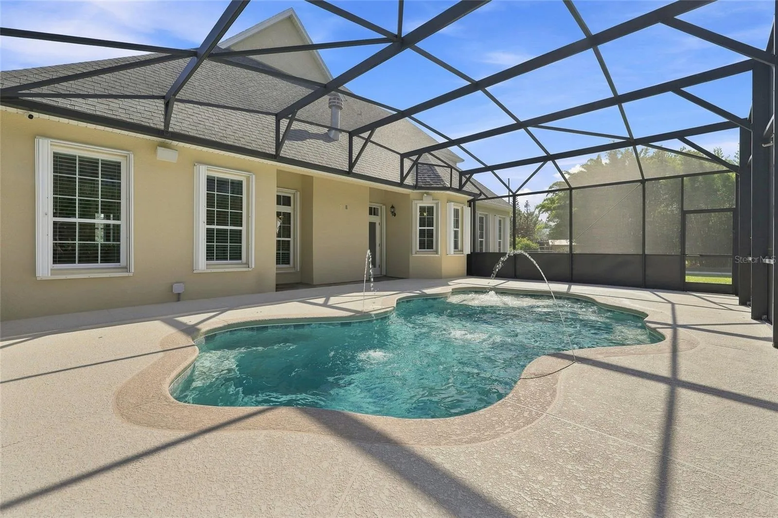 Pool with screen enclosure