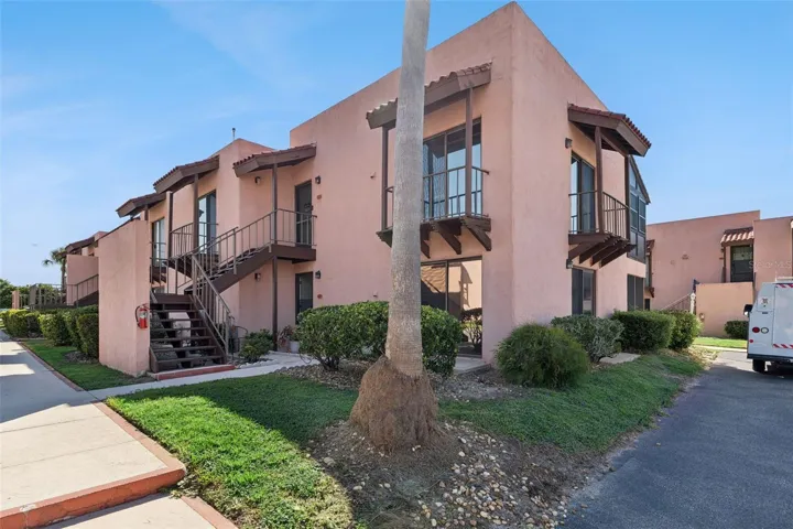 Lovely Ground Floor End Unit