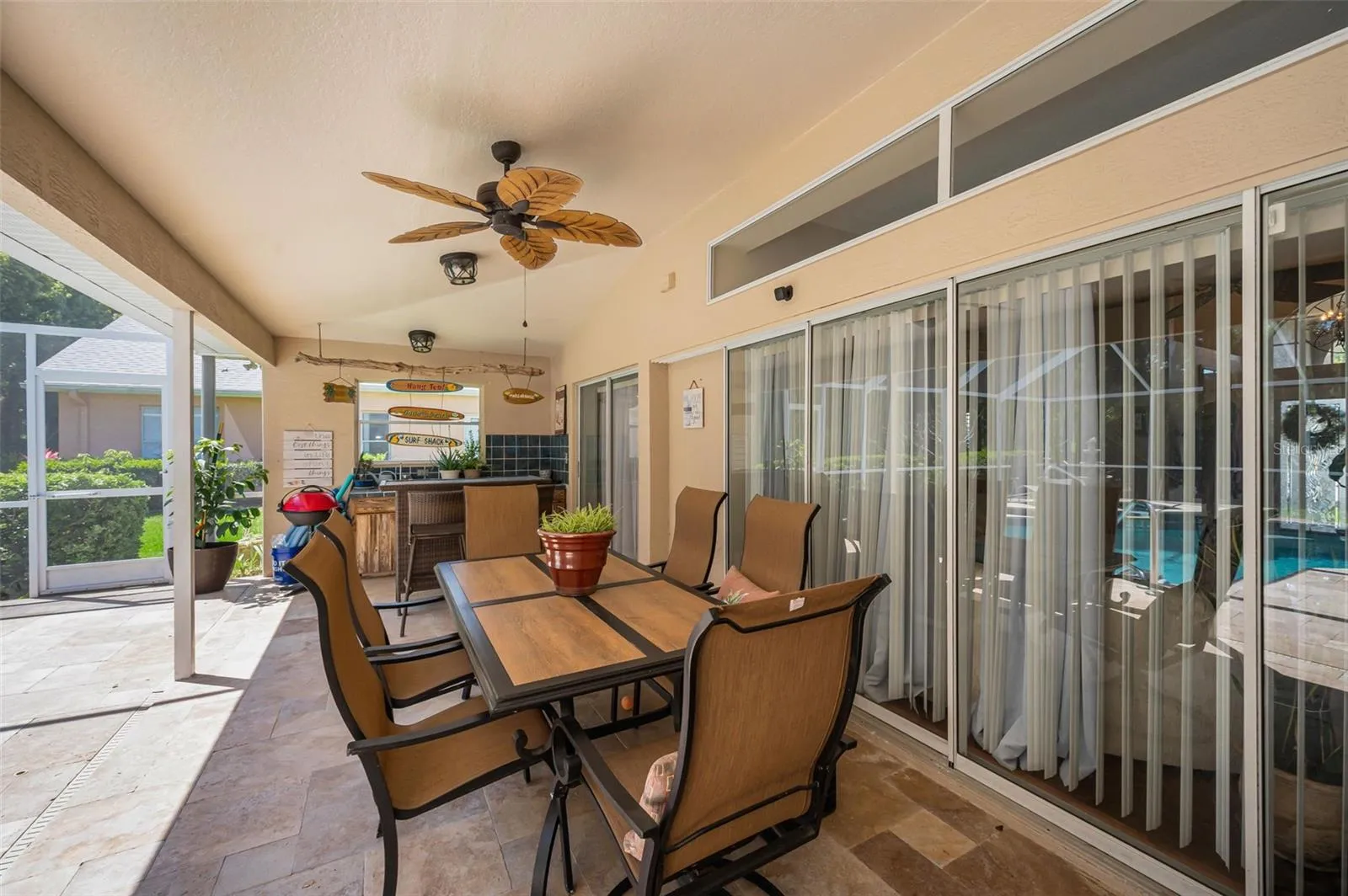 Spacious Covered  Screened in Lanai