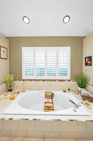 Primary Suite Garden Tub