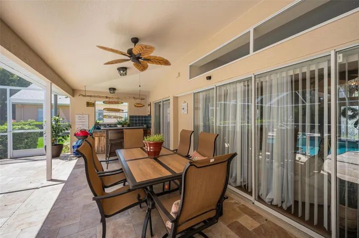 Spacious Covered  Screened in Lanai