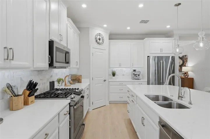 Spacious &amp; bright for making those special meals