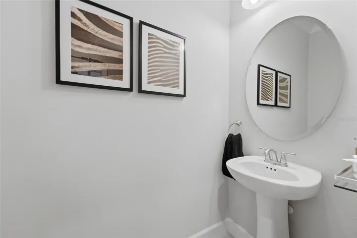 Guest 1/2 bath just off garage and laundry area