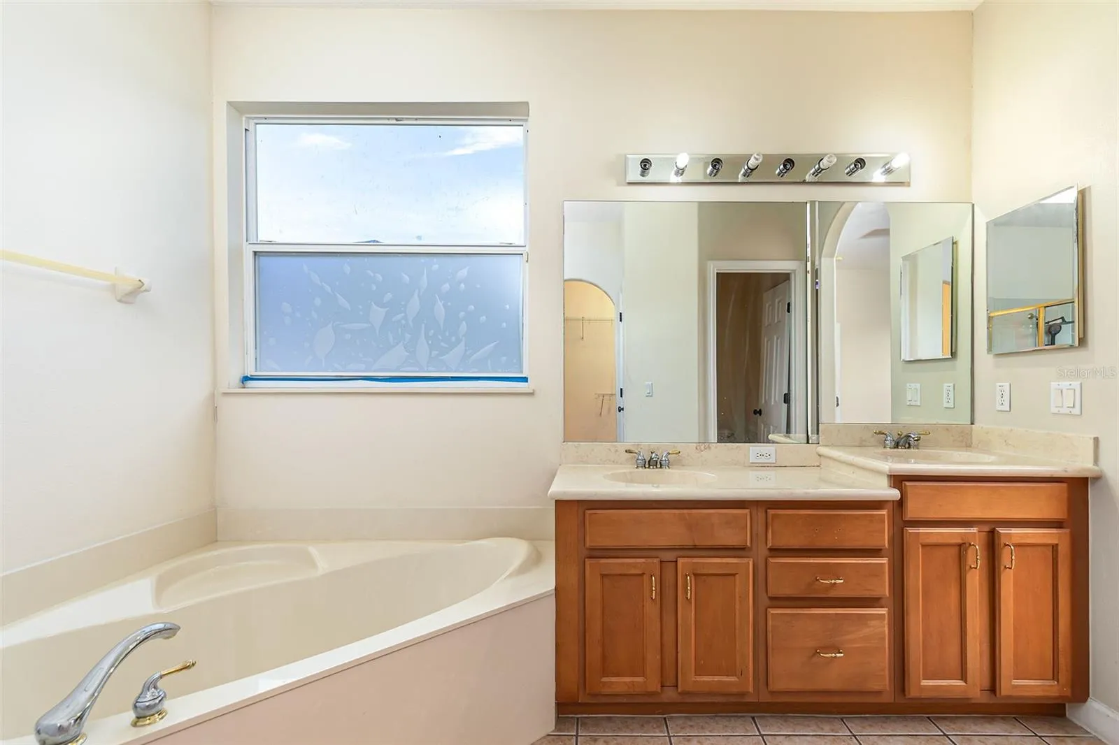 Primary Suite - Bathroom
