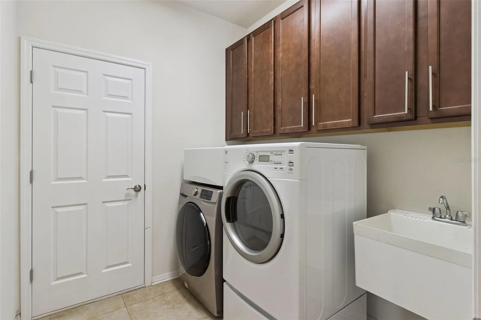 Upgraded Cabinets &amp; Sink