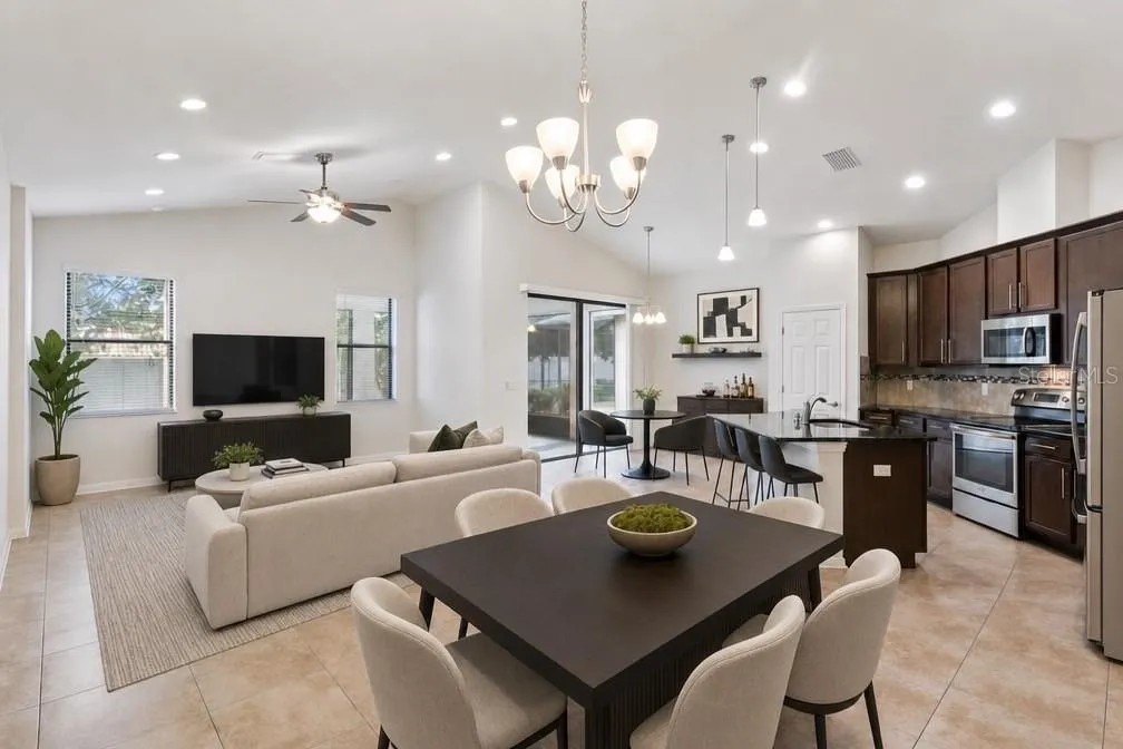 Great Room/Dinning Combo