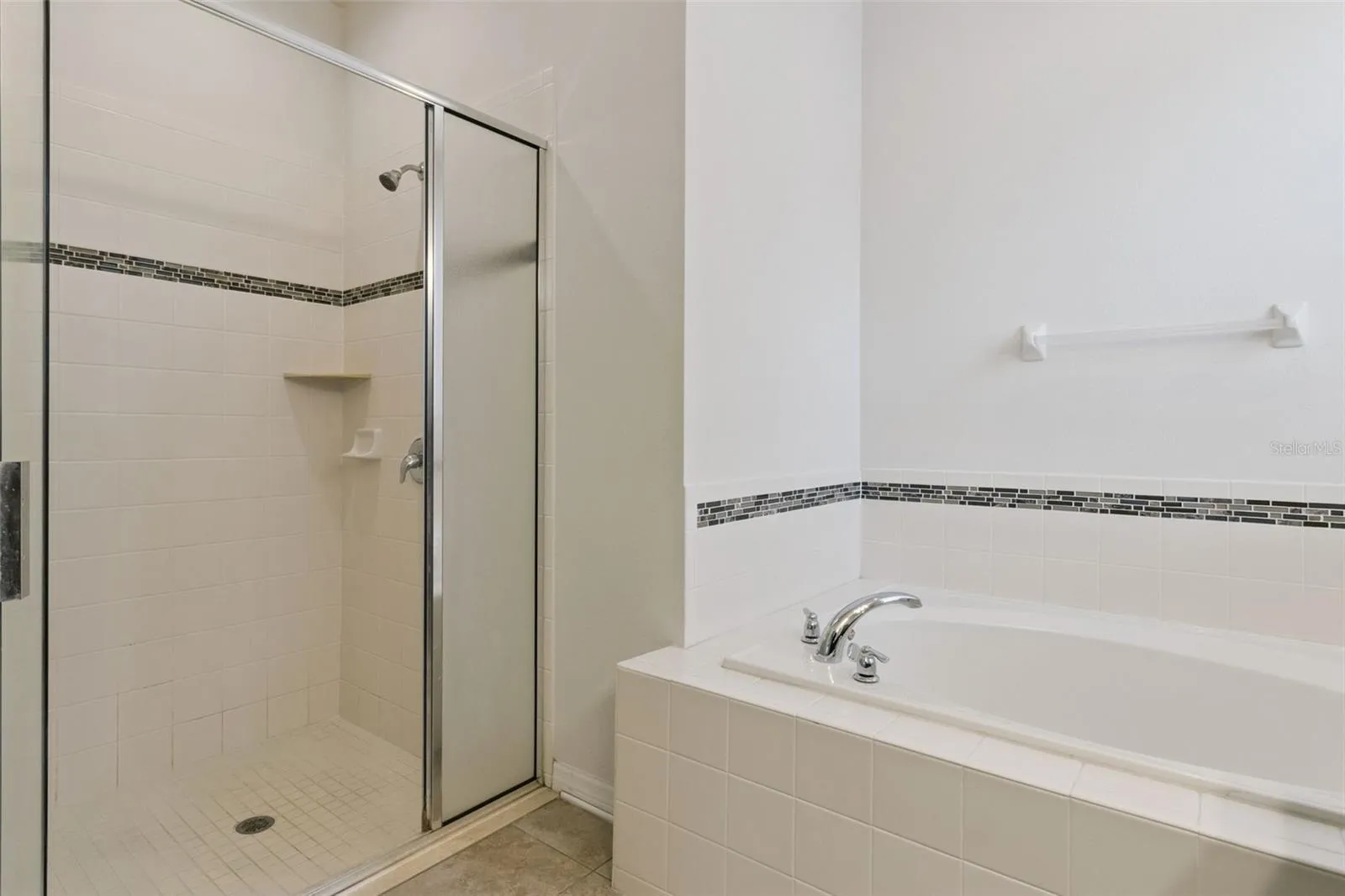 Soaking Tub &amp; Shower Stall