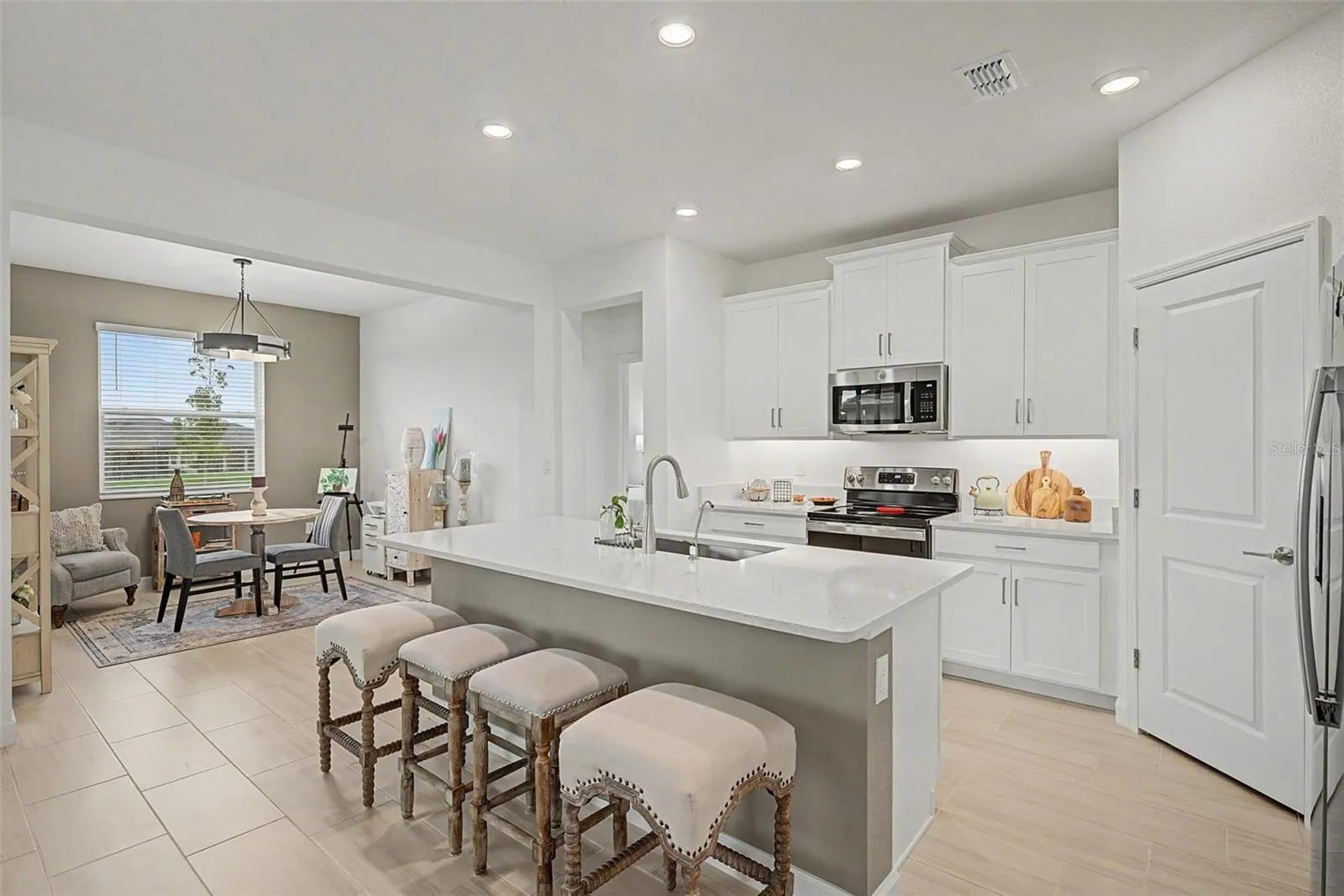 Light and Bright Kitchen