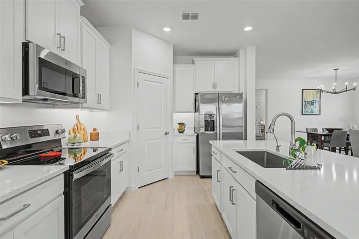Stainless Steel Appliances with Quartz Countertops