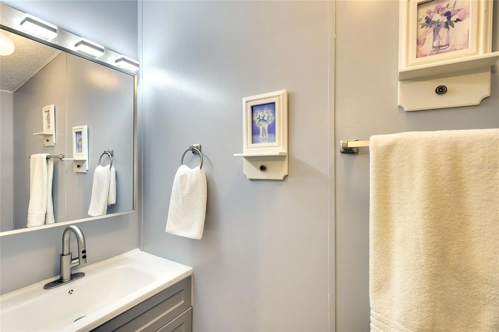 1/2 bath newly updated