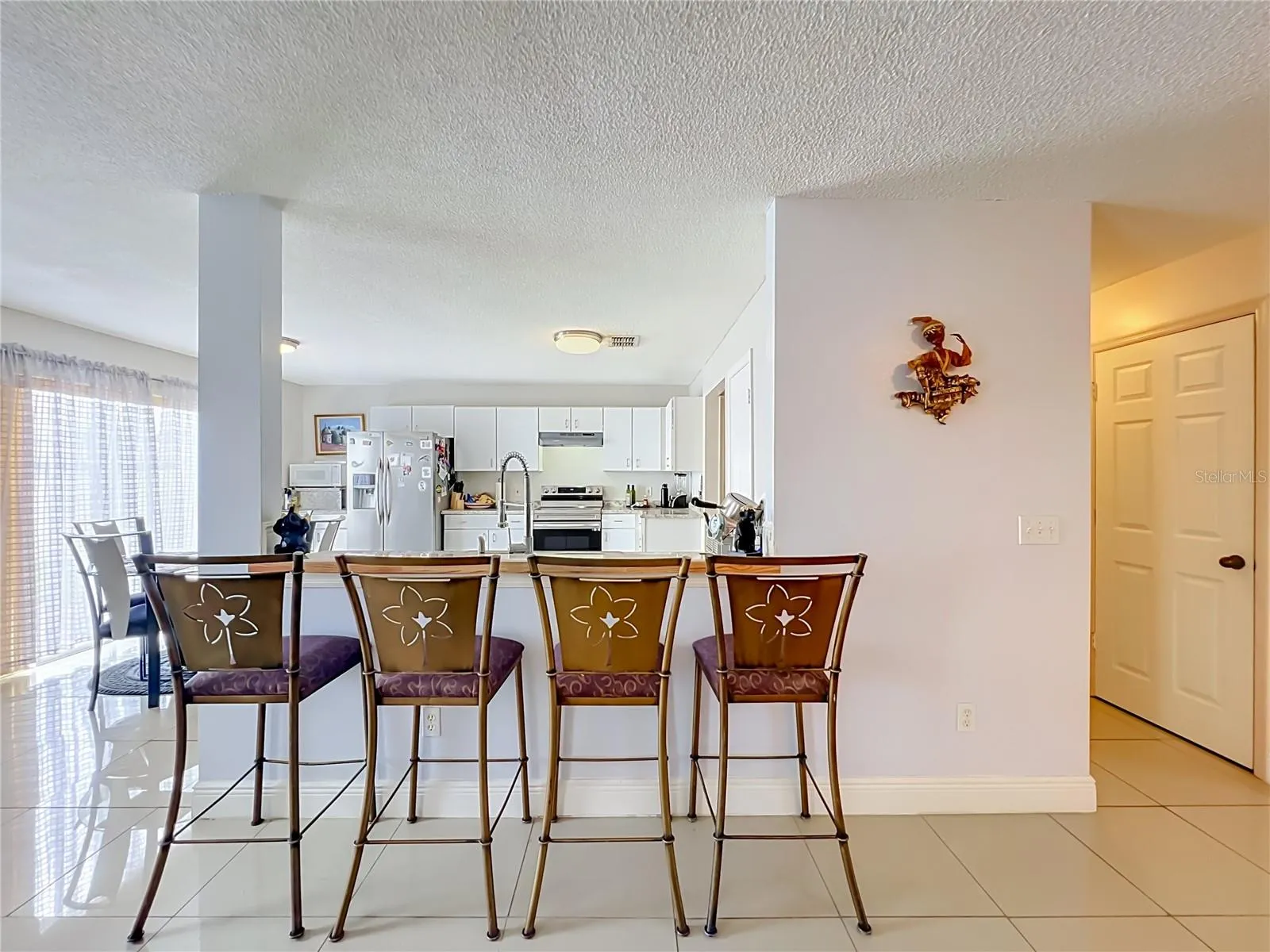 Breakfast bar