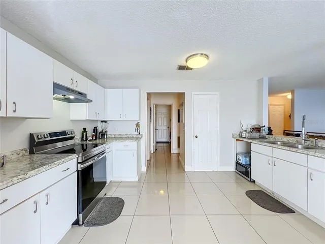 Nice sized kitchen