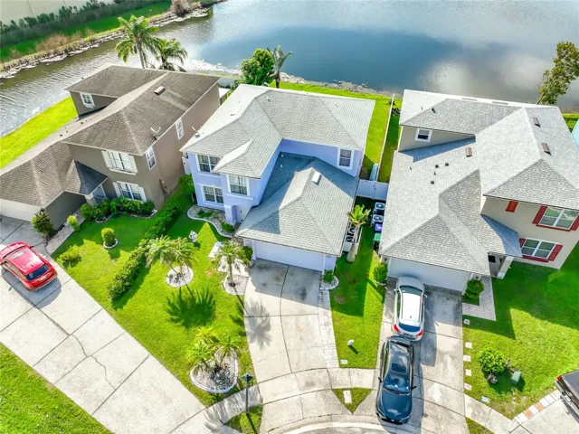 Waterfront home on Cul-de-Sac