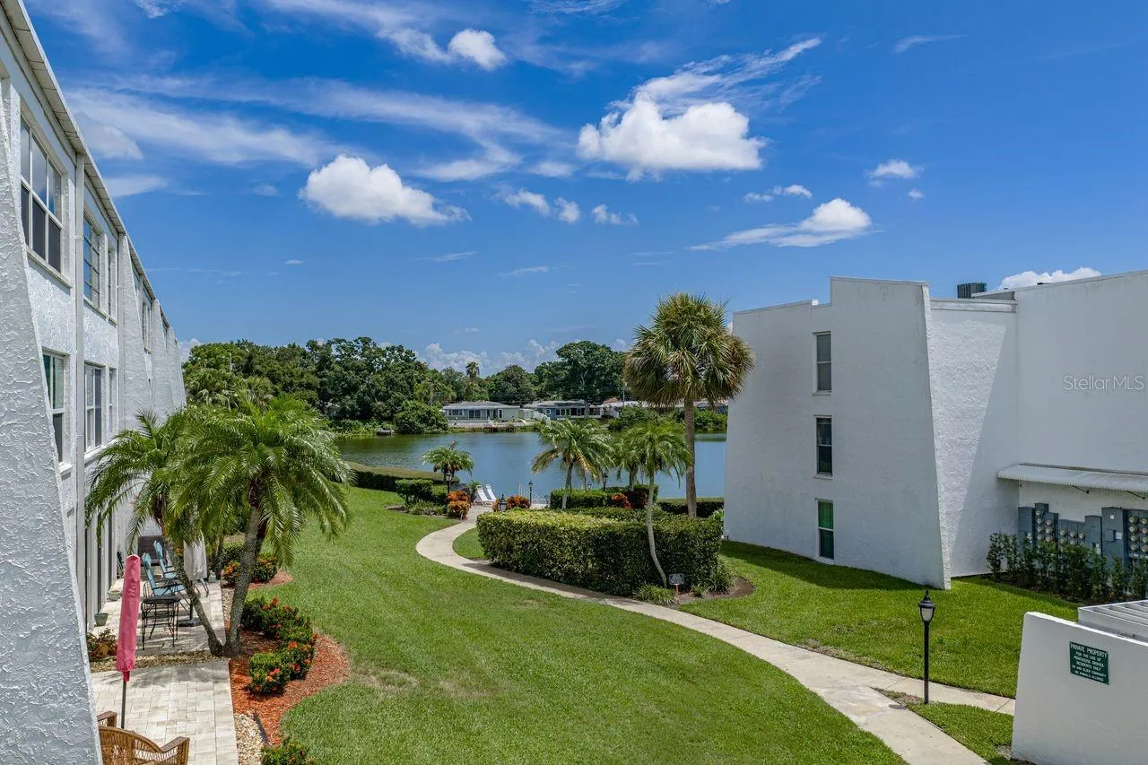 Exceptionally kept landscape and grounds
