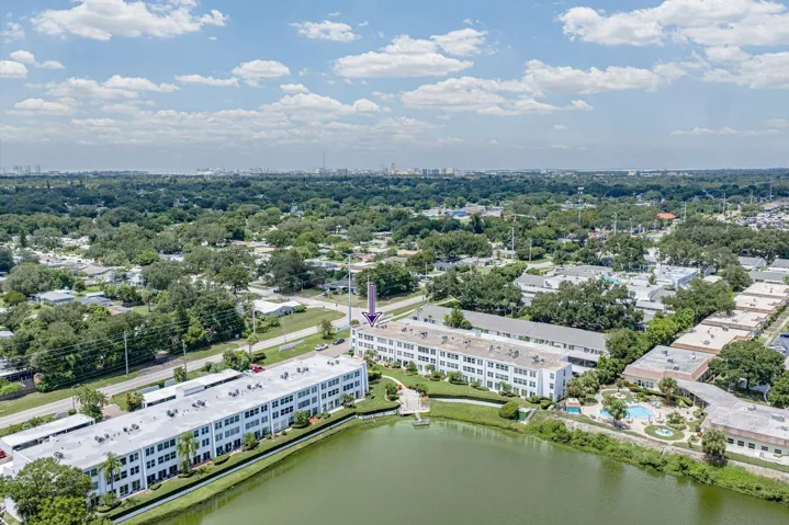 Camera facing NW. Downtown and Clearwater beach on the horizon. FYI, the pool in lower right corner is NOT part of Penthouse Groves