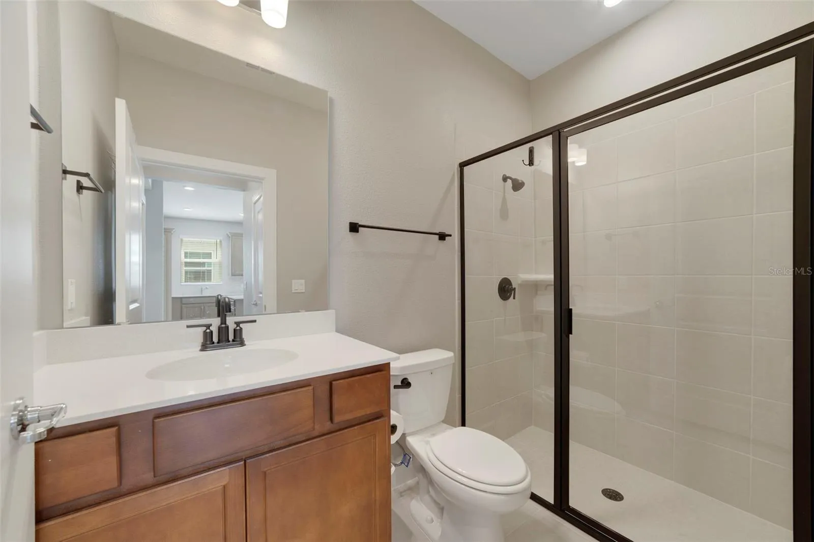 Guest bath with stand-up shower