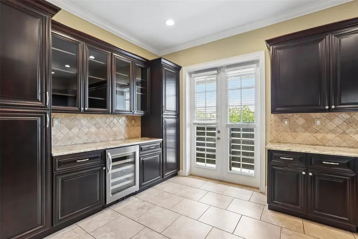 Kitchen alternate to easter facing alley side balcony