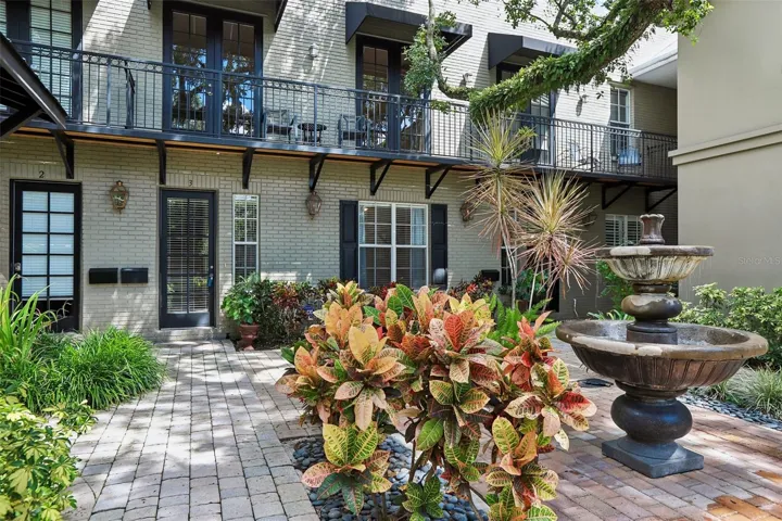Common courtyard 2