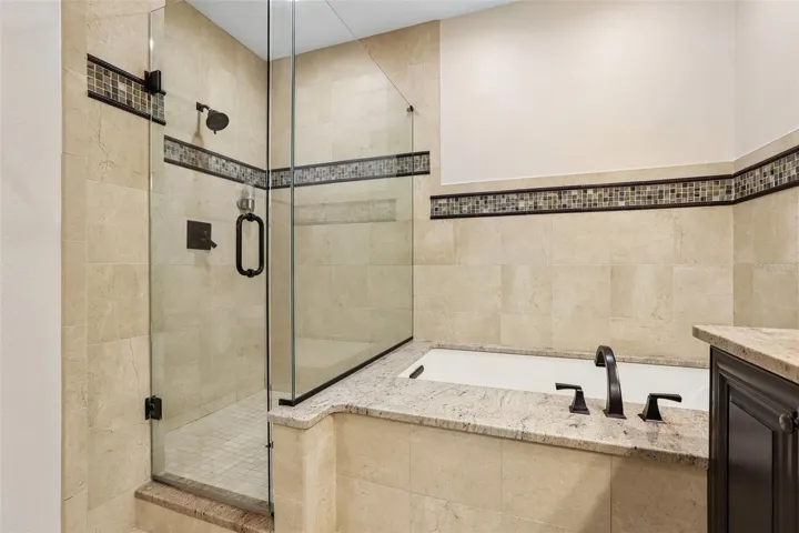 Primary bathroom w/ shower & tub
