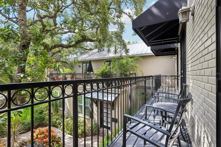 2nd floor balcony over the courtyard