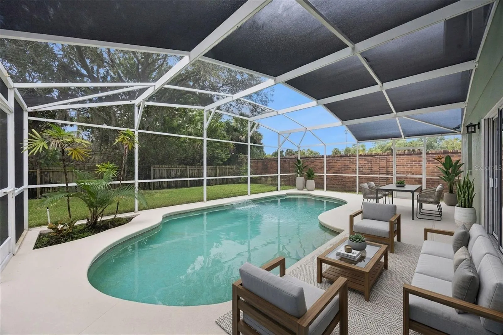 Pool/ lanai