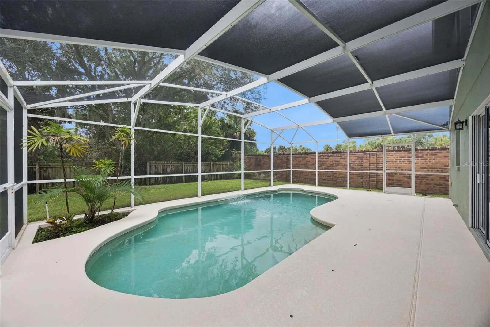 Pool/ Lanai