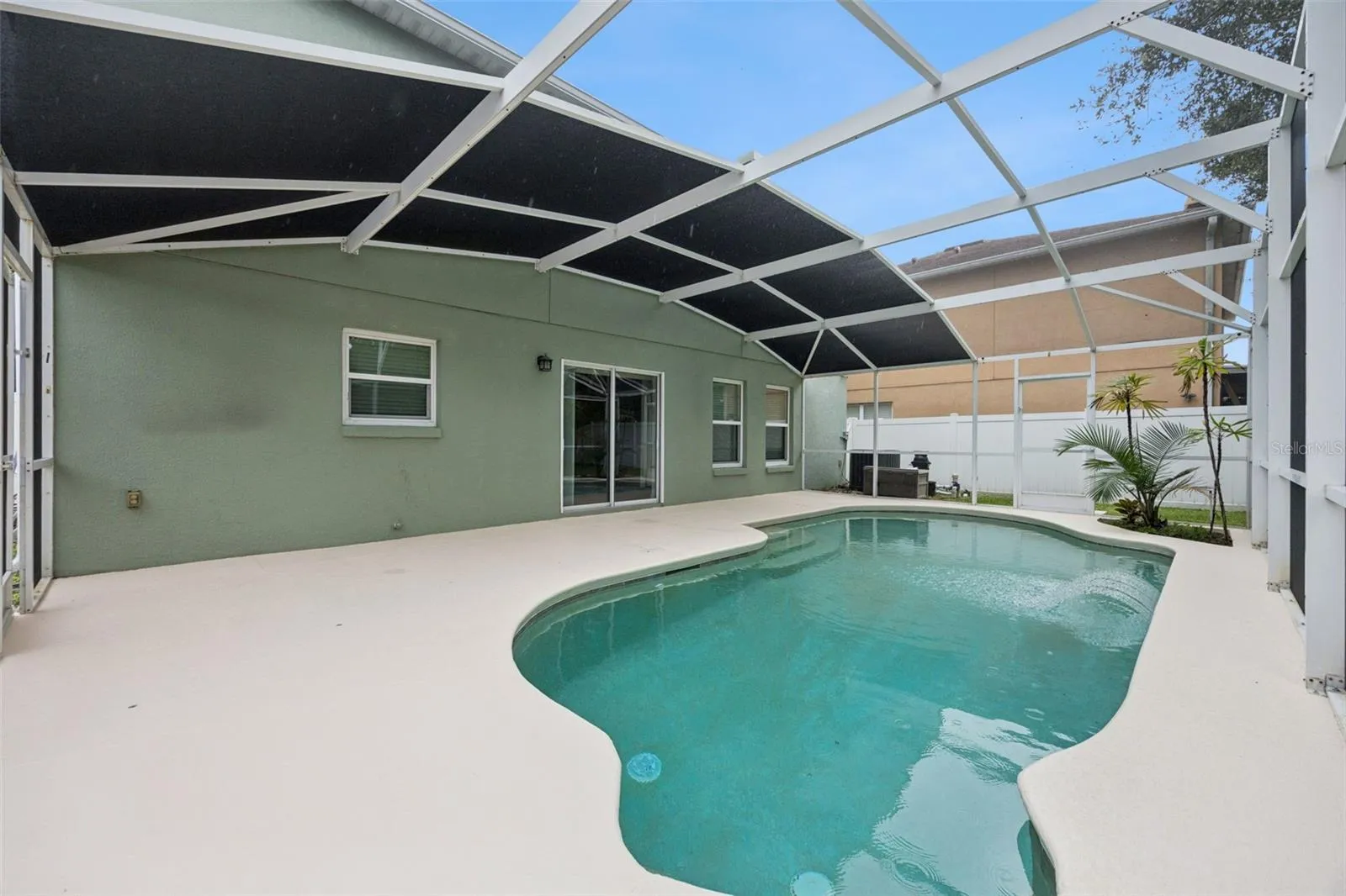 Pool/ Lanai