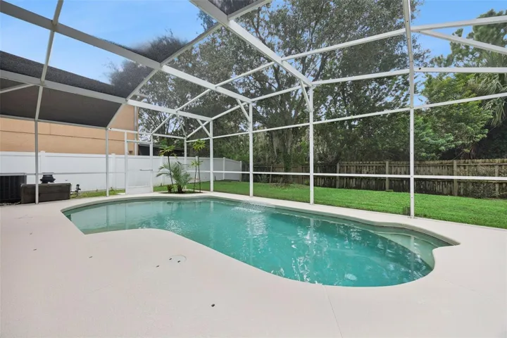 Pool/ Lanai