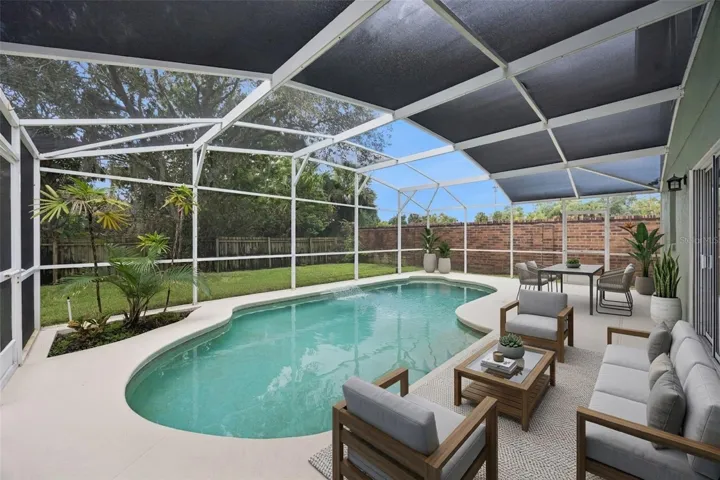Pool/ lanai