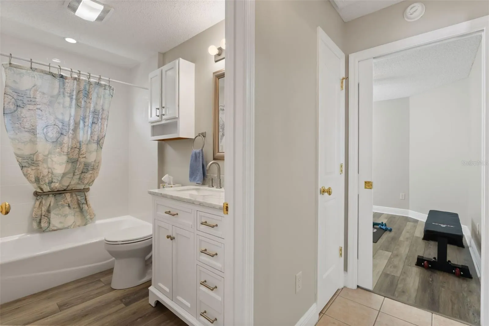 2nd Bathroom