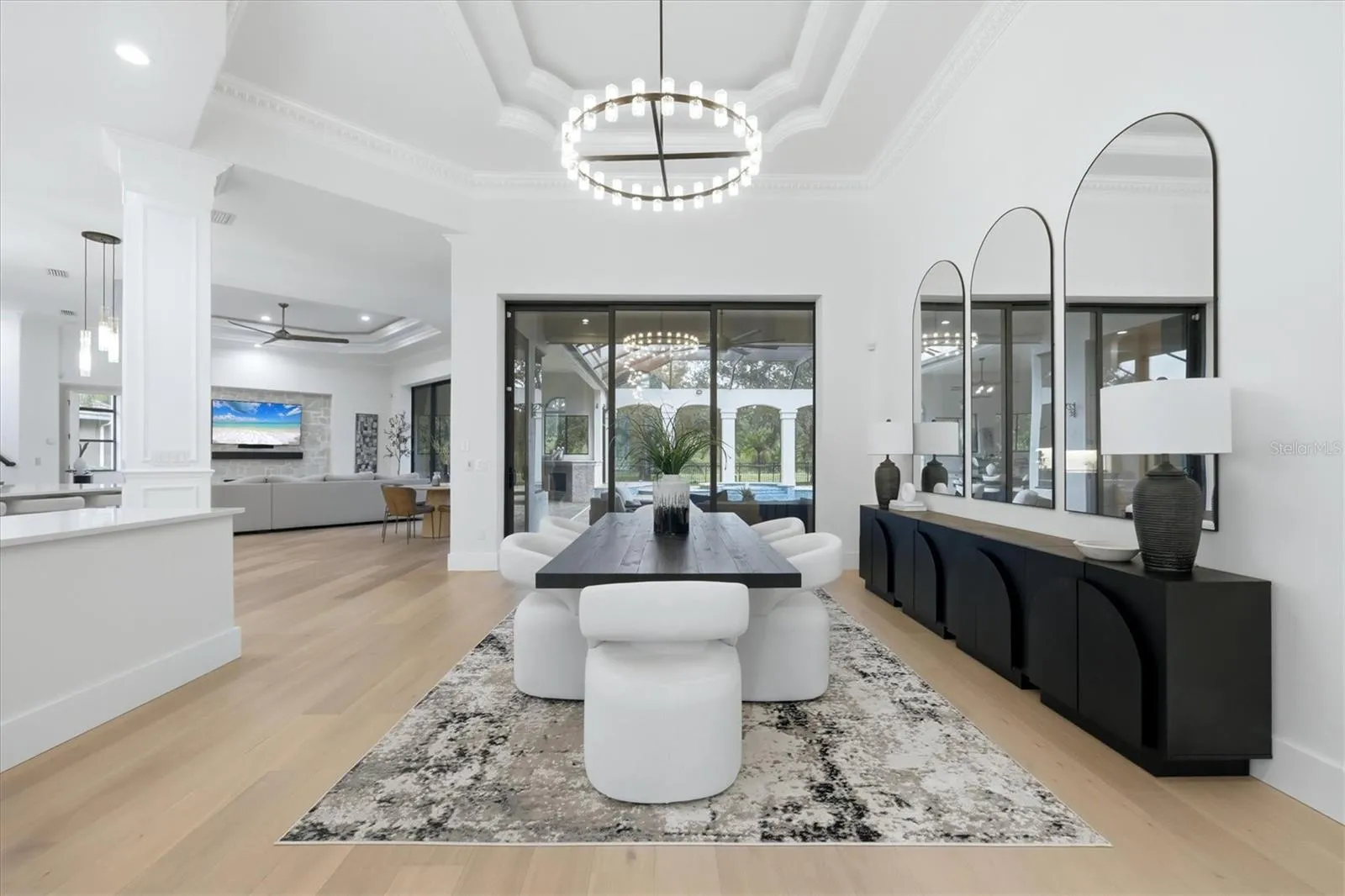 Massive Dining roon with 10 ft Sliders