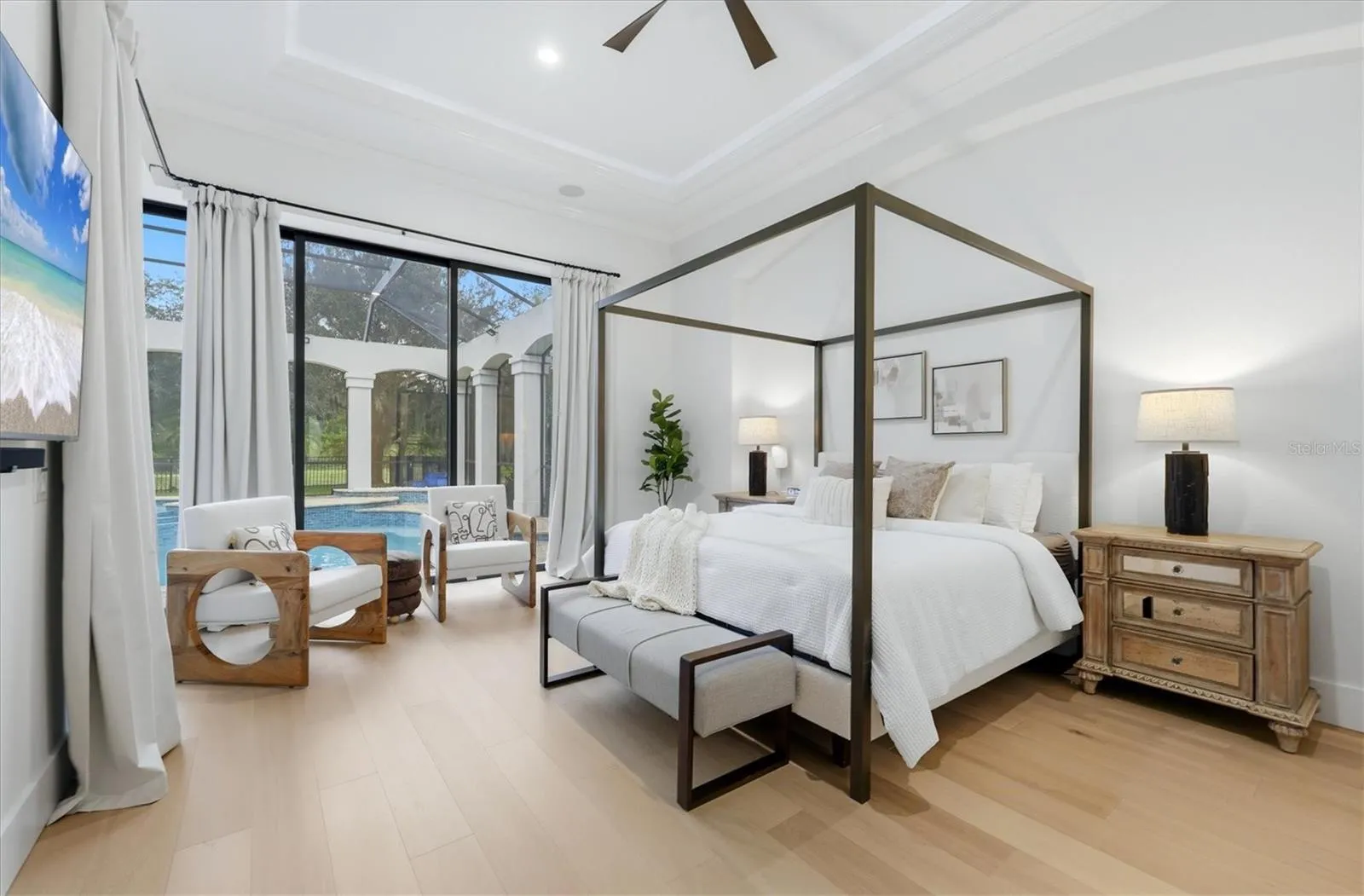 Primary Suite w/ entrance to Lanai