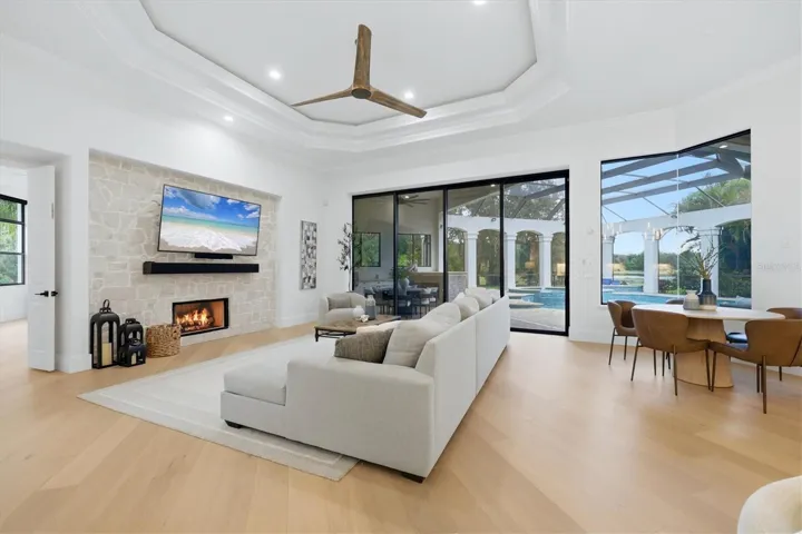 Open floorplan with 10 foot sliders to lanai
