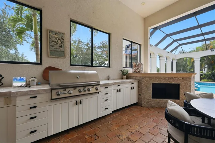 Outdoor Kitchen with natural gas grill