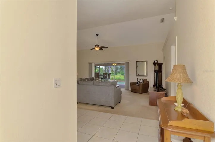 Foyer to living space