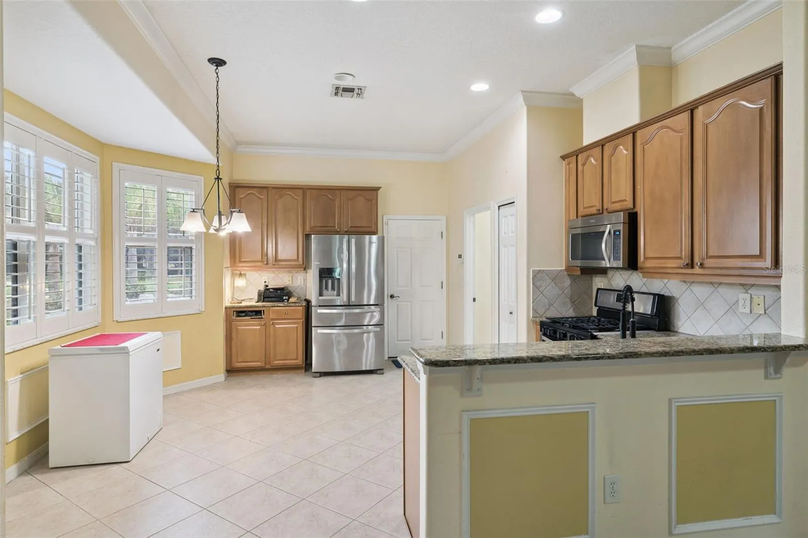 Kitchen breakfast bar