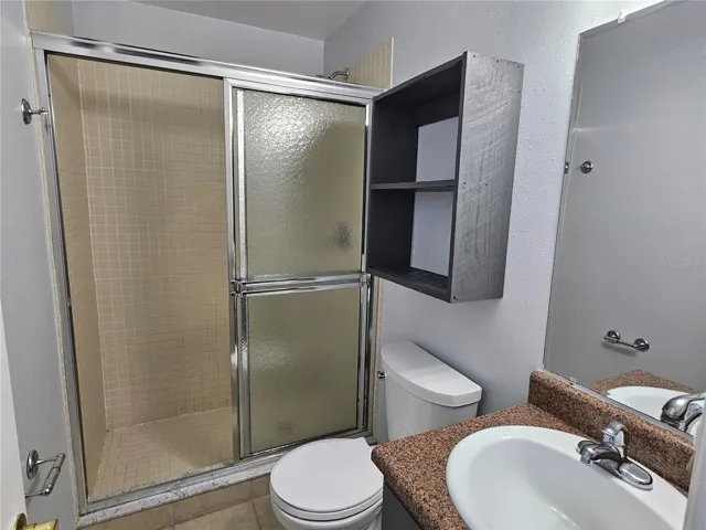 Primary En-suite Bathroom with Shower
