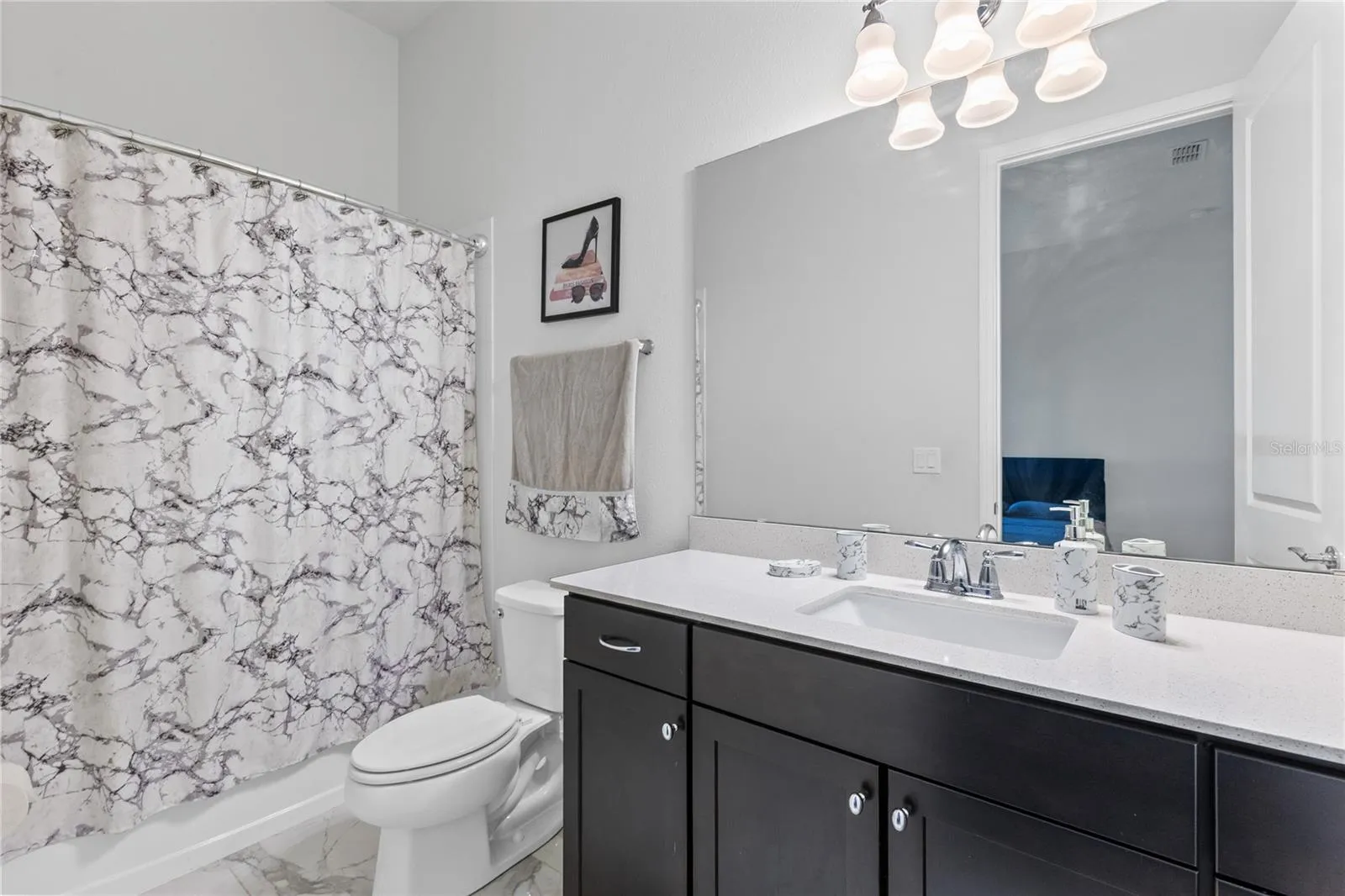 Bedroom 5's Full Bath.