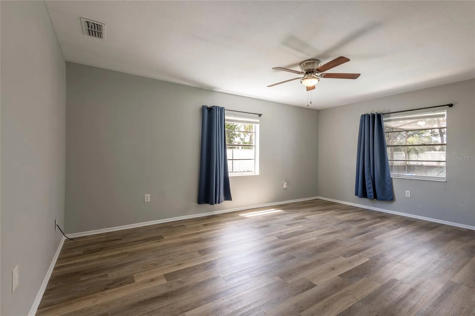 Spacious primary suite!