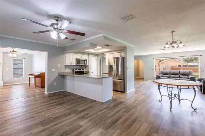 Open floor plan!